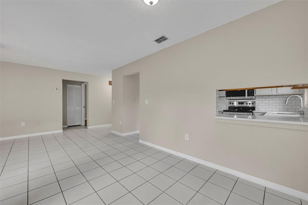 На продажу: $190,000 (2 спален, 2 ванн, 1038 Квадратных фут)