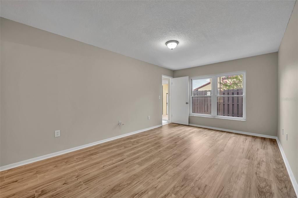 На продажу: $190,000 (2 спален, 2 ванн, 1038 Квадратных фут)