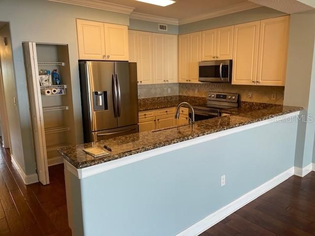 For Rent: $3,200 (3 beds, 2 baths, 1640 Square Feet)