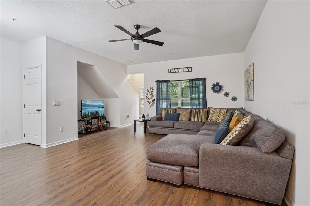 Active With Contract: $294,997 (3 beds, 2 baths, 1827 Square Feet)