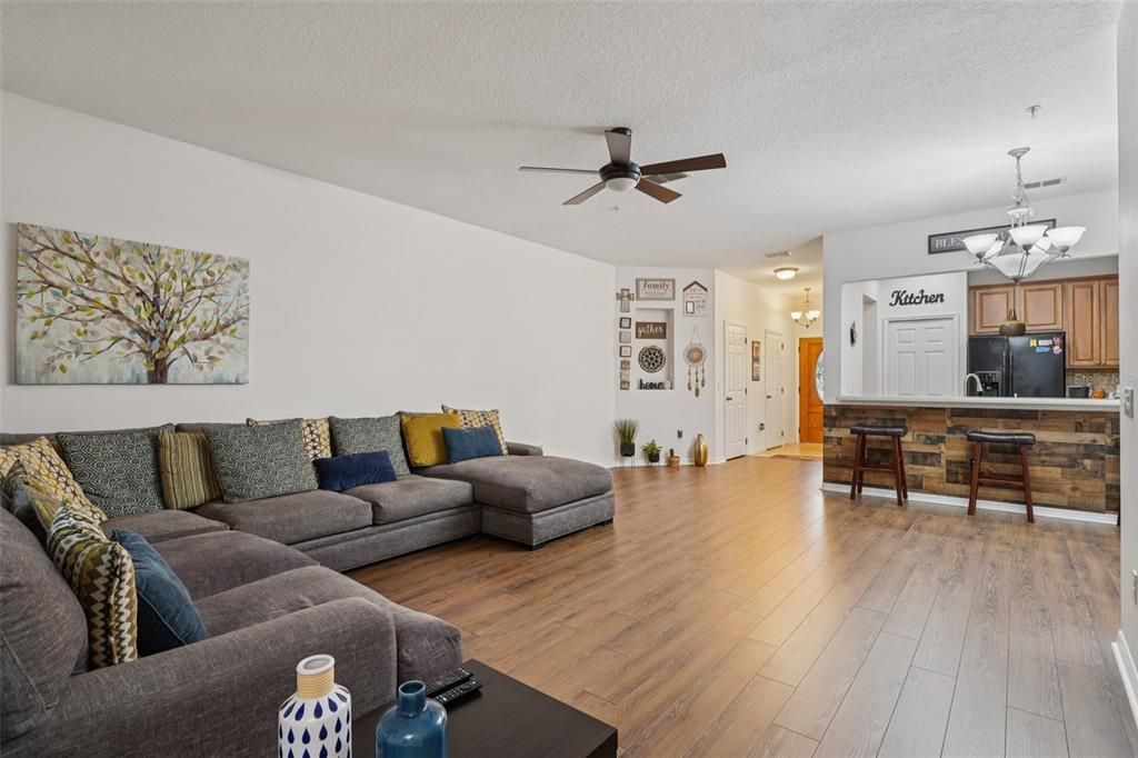 Active With Contract: $294,997 (3 beds, 2 baths, 1827 Square Feet)