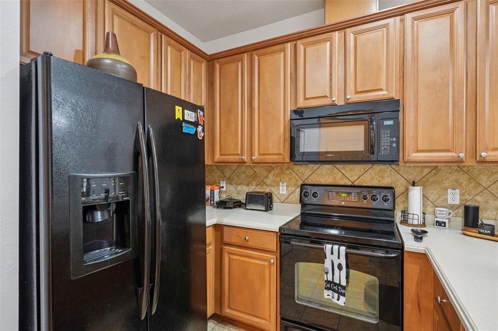 Active With Contract: $294,997 (3 beds, 2 baths, 1827 Square Feet)