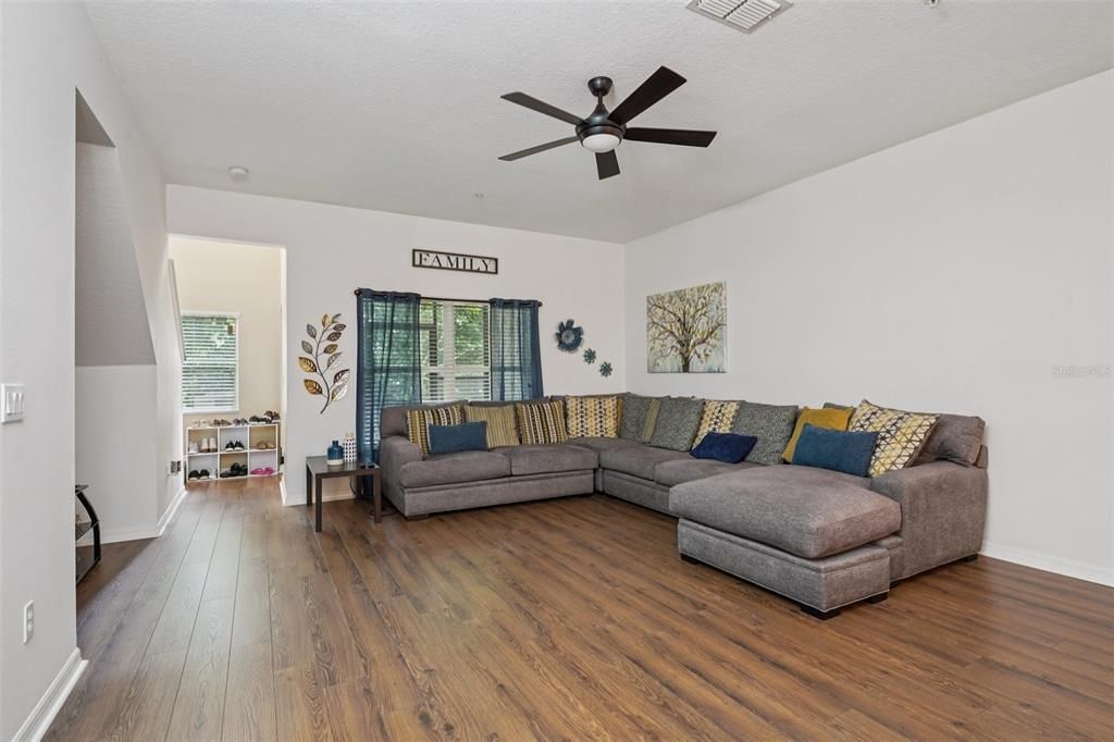 Active With Contract: $294,997 (3 beds, 2 baths, 1827 Square Feet)