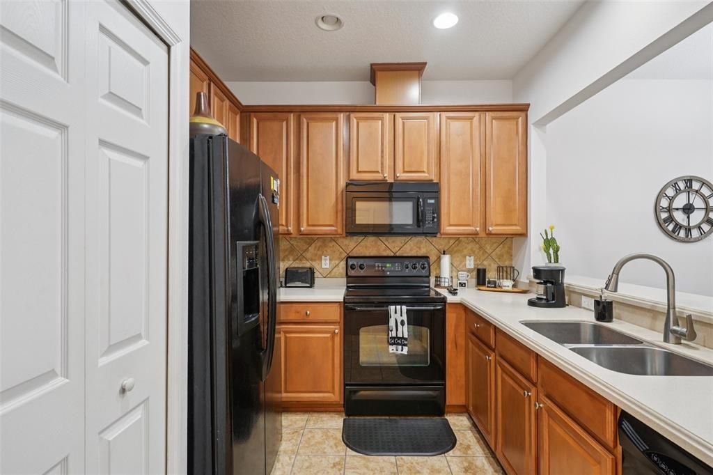 Active With Contract: $294,997 (3 beds, 2 baths, 1827 Square Feet)