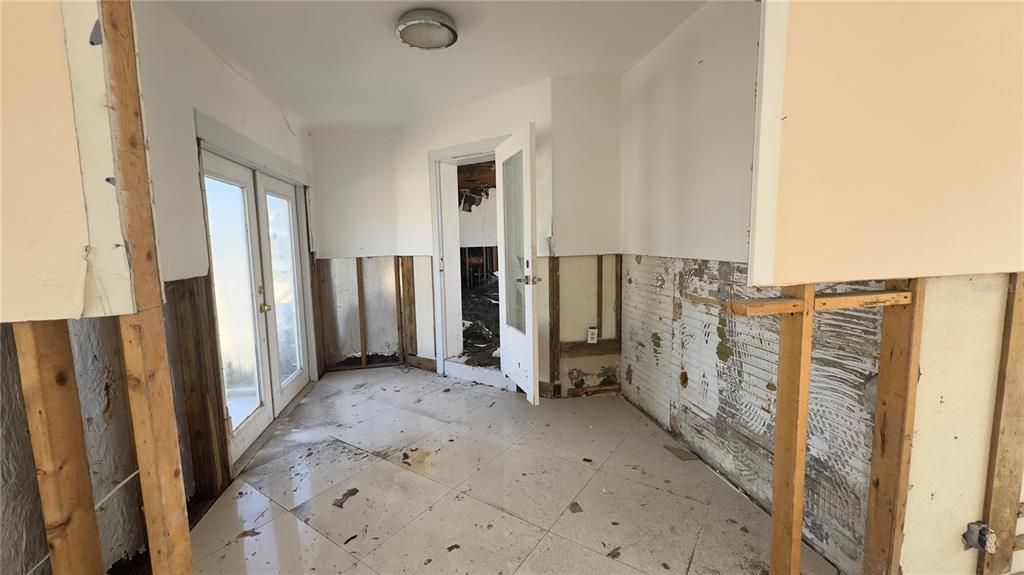 合同活跃: $750,000 (3 贝兹, 3 浴室, 1996 平方英尺)