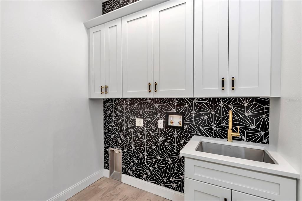 Active With Contract: $549,900 (3 beds, 2 baths, 2121 Square Feet)