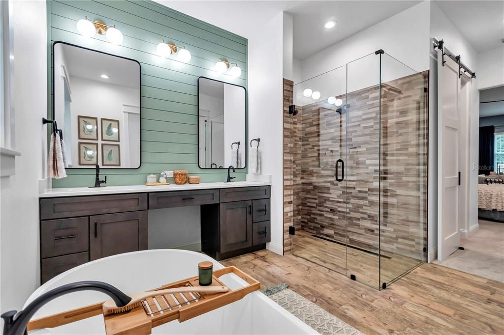 Active With Contract: $549,900 (3 beds, 2 baths, 2121 Square Feet)