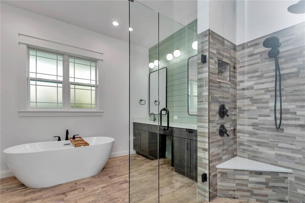 Active With Contract: $549,900 (3 beds, 2 baths, 2121 Square Feet)