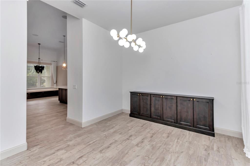 Active With Contract: $549,900 (3 beds, 2 baths, 2121 Square Feet)