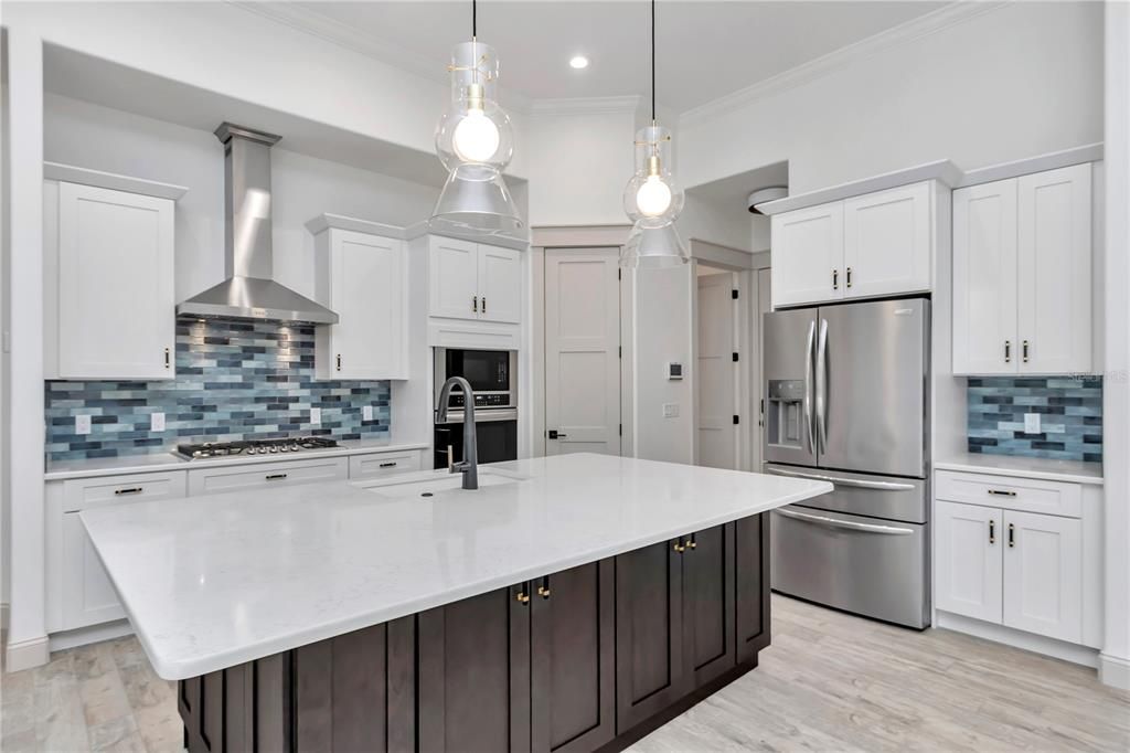Active With Contract: $549,900 (3 beds, 2 baths, 2121 Square Feet)