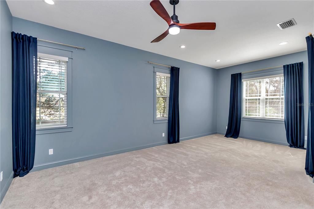 Active With Contract: $549,900 (3 beds, 2 baths, 2121 Square Feet)