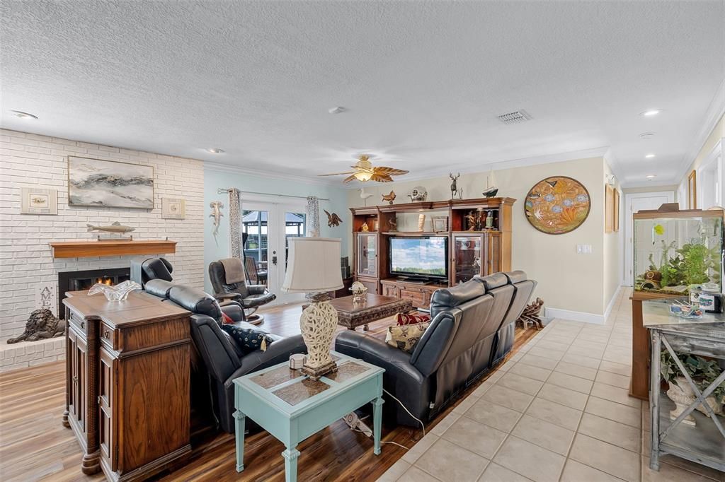 На продажу: $839,900 (4 спален, 3 ванн, 2159 Квадратных фут)