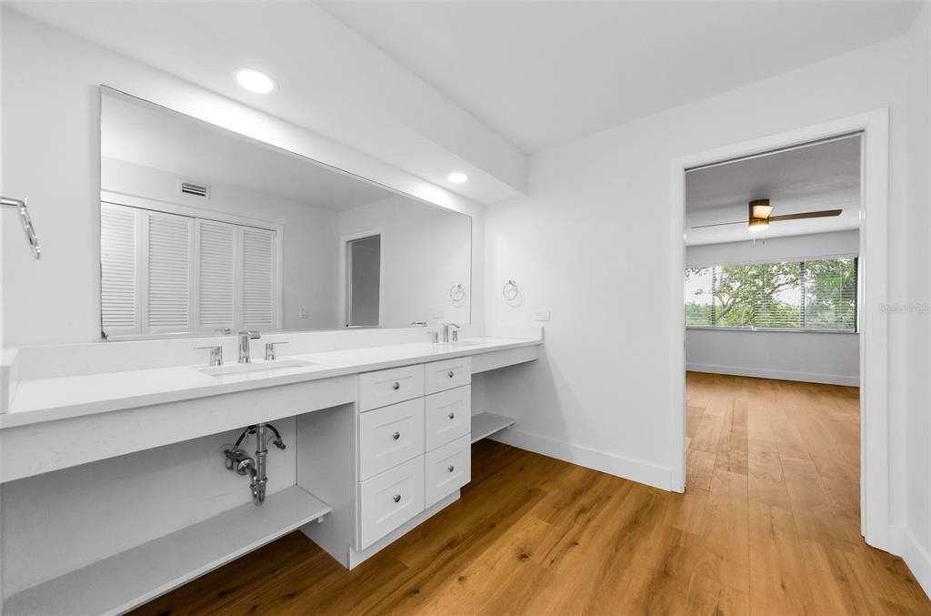 For Sale: $270,000 (2 beds, 2 baths, 1565 Square Feet)