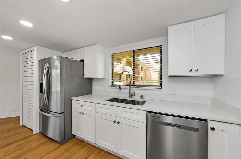 For Sale: $270,000 (2 beds, 2 baths, 1565 Square Feet)