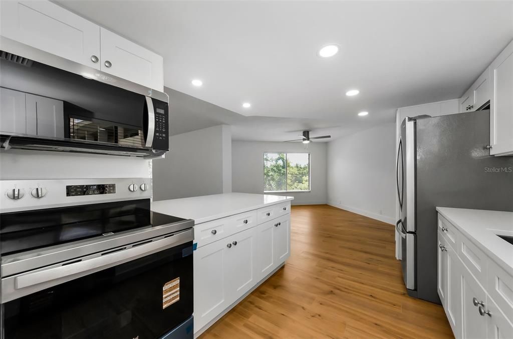 For Sale: $270,000 (2 beds, 2 baths, 1565 Square Feet)