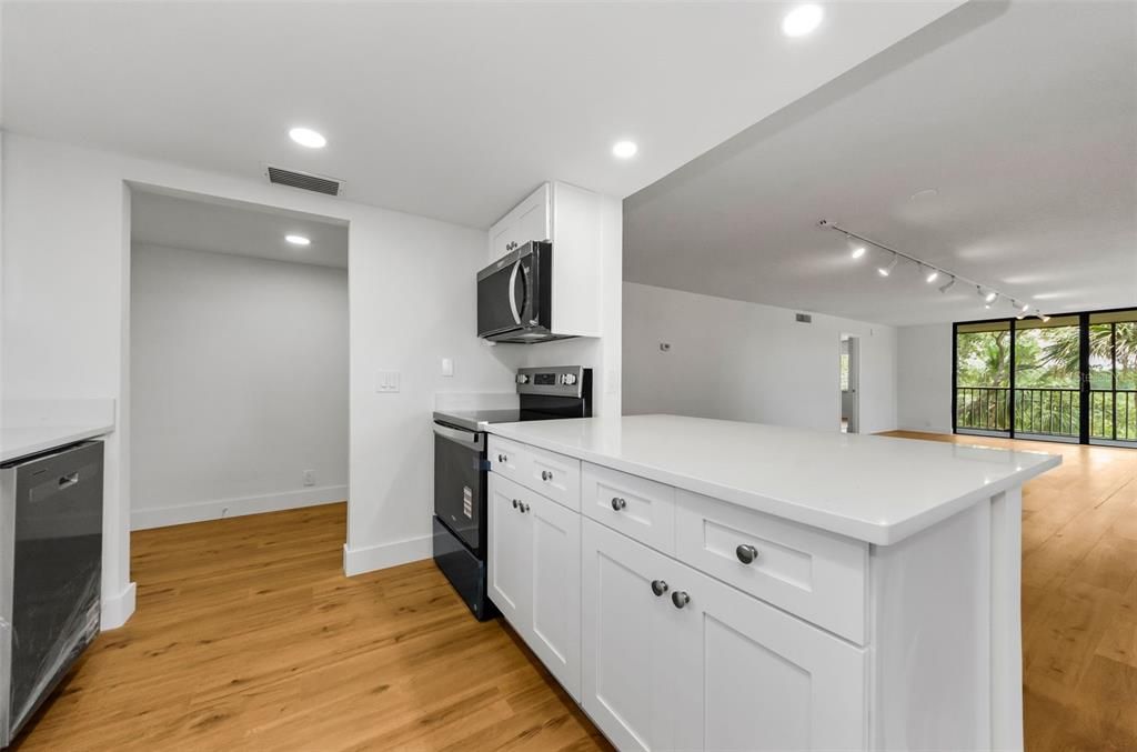 For Sale: $270,000 (2 beds, 2 baths, 1565 Square Feet)