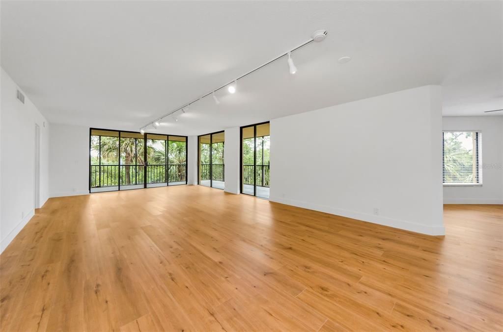 For Sale: $270,000 (2 beds, 2 baths, 1565 Square Feet)