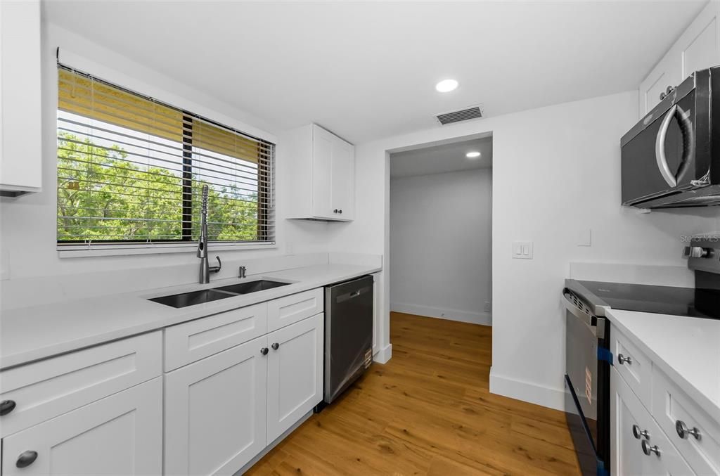 For Sale: $270,000 (2 beds, 2 baths, 1565 Square Feet)