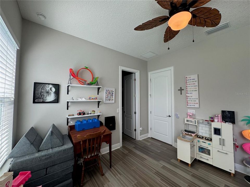 For Sale: $1,399,000 (5 beds, 5 baths, 4172 Square Feet)