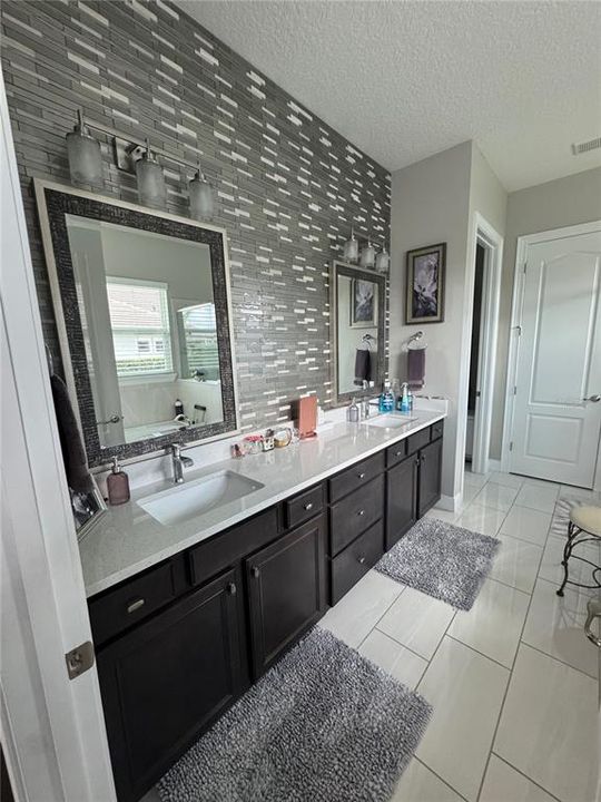 For Sale: $1,399,000 (5 beds, 5 baths, 4172 Square Feet)