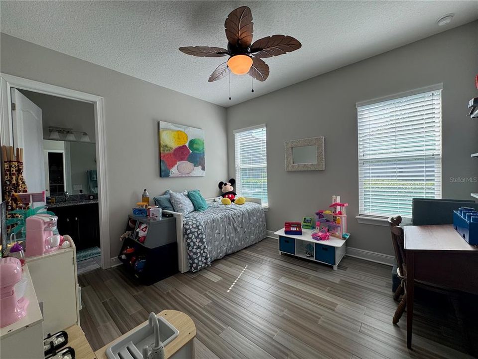 For Sale: $1,399,000 (5 beds, 5 baths, 4172 Square Feet)