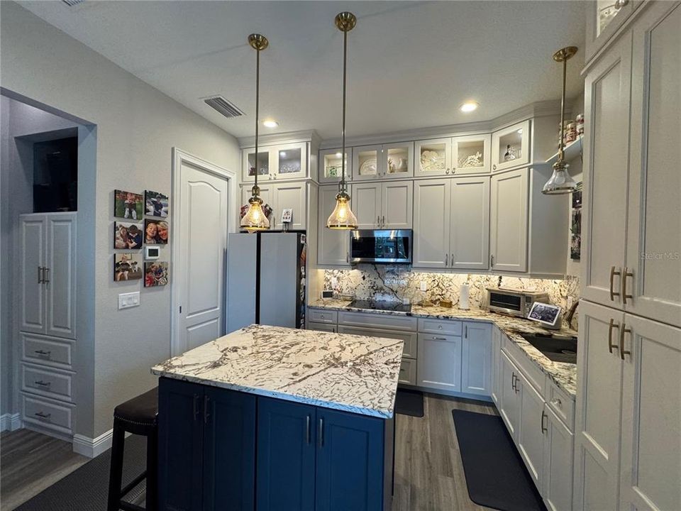 For Sale: $1,399,000 (5 beds, 5 baths, 4172 Square Feet)