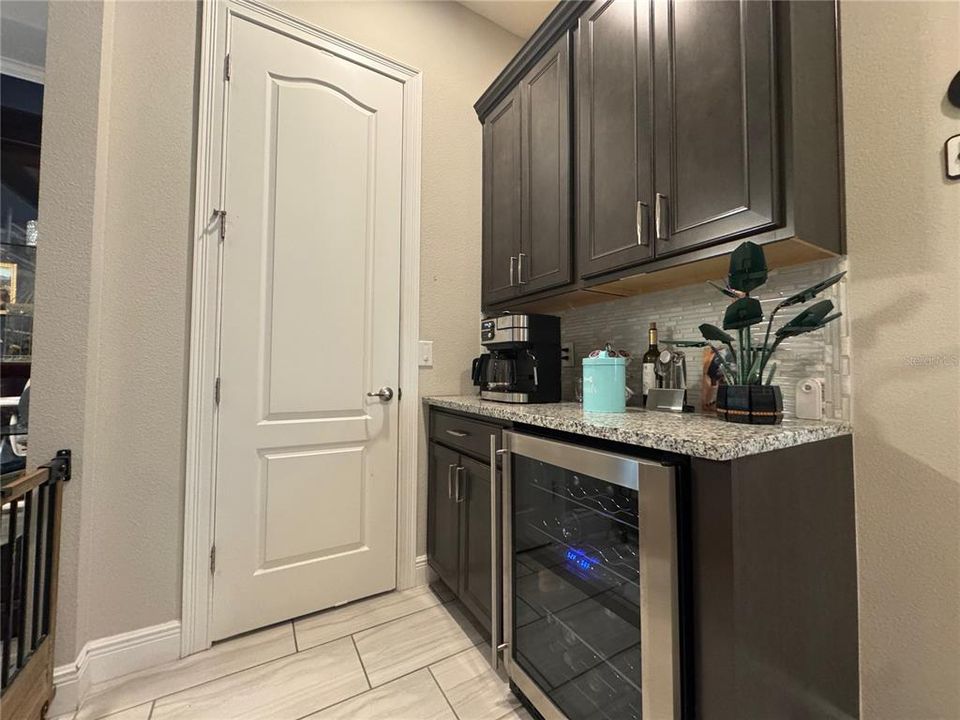 For Sale: $1,399,000 (5 beds, 5 baths, 4172 Square Feet)