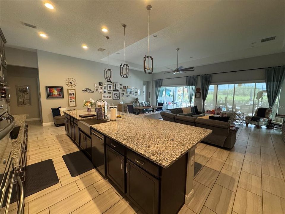 For Sale: $1,399,000 (5 beds, 5 baths, 4172 Square Feet)