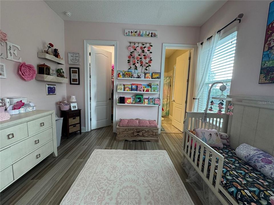 For Sale: $1,399,000 (5 beds, 5 baths, 4172 Square Feet)