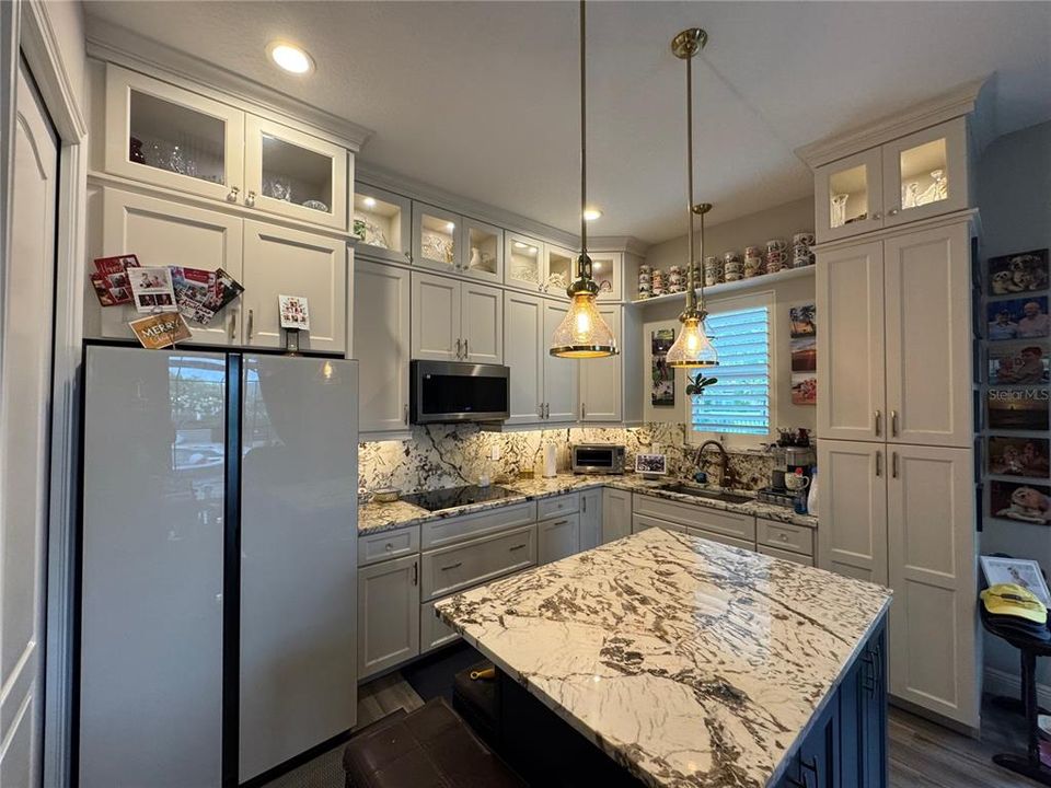 For Sale: $1,399,000 (5 beds, 5 baths, 4172 Square Feet)