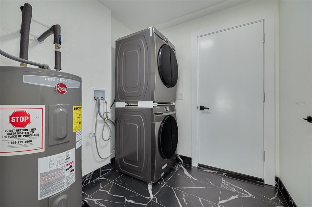 На продажу: $795,000 (4 спален, 2 ванн, 1885 Квадратных фут)