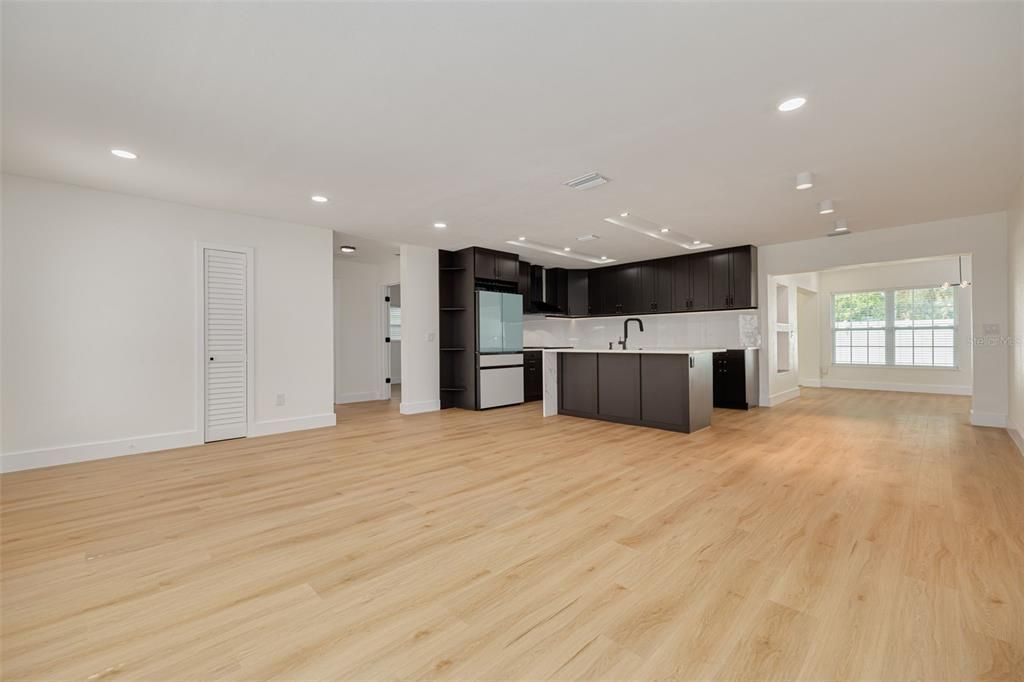 На продажу: $795,000 (4 спален, 2 ванн, 1885 Квадратных фут)