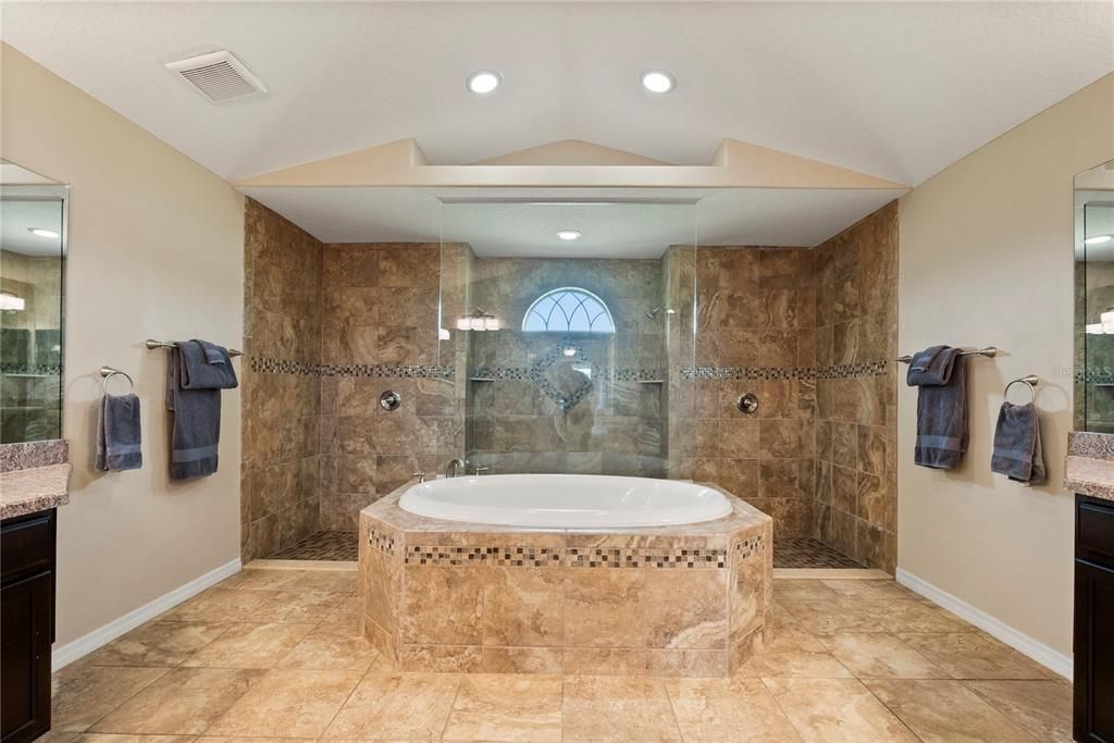 For Sale: $1,399,999 (4 beds, 3 baths, 3521 Square Feet)