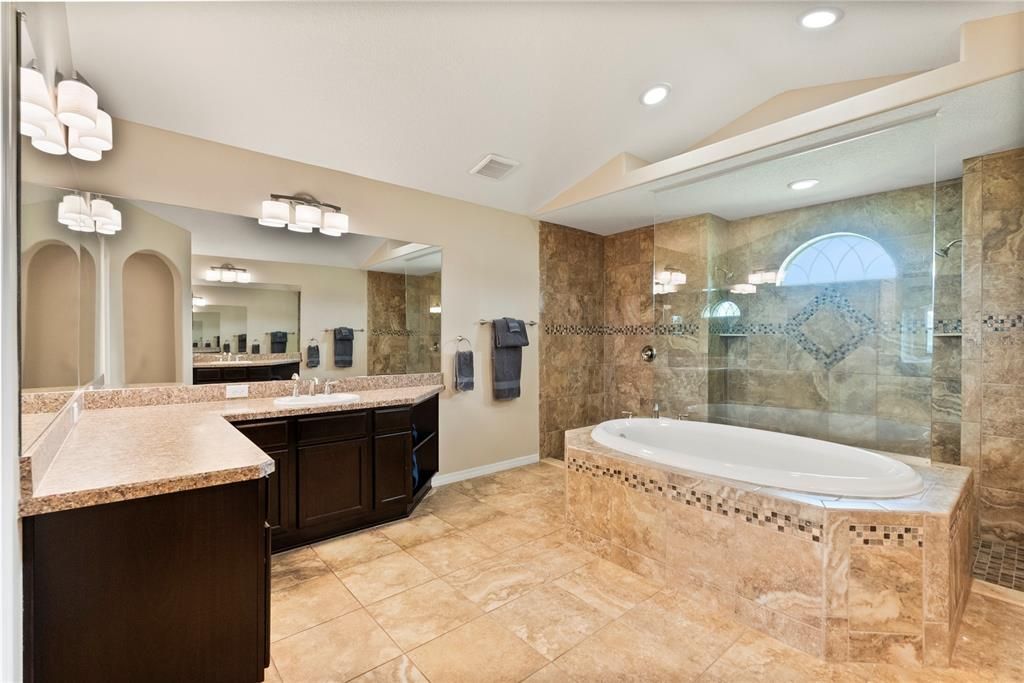 For Sale: $1,399,999 (4 beds, 3 baths, 3521 Square Feet)