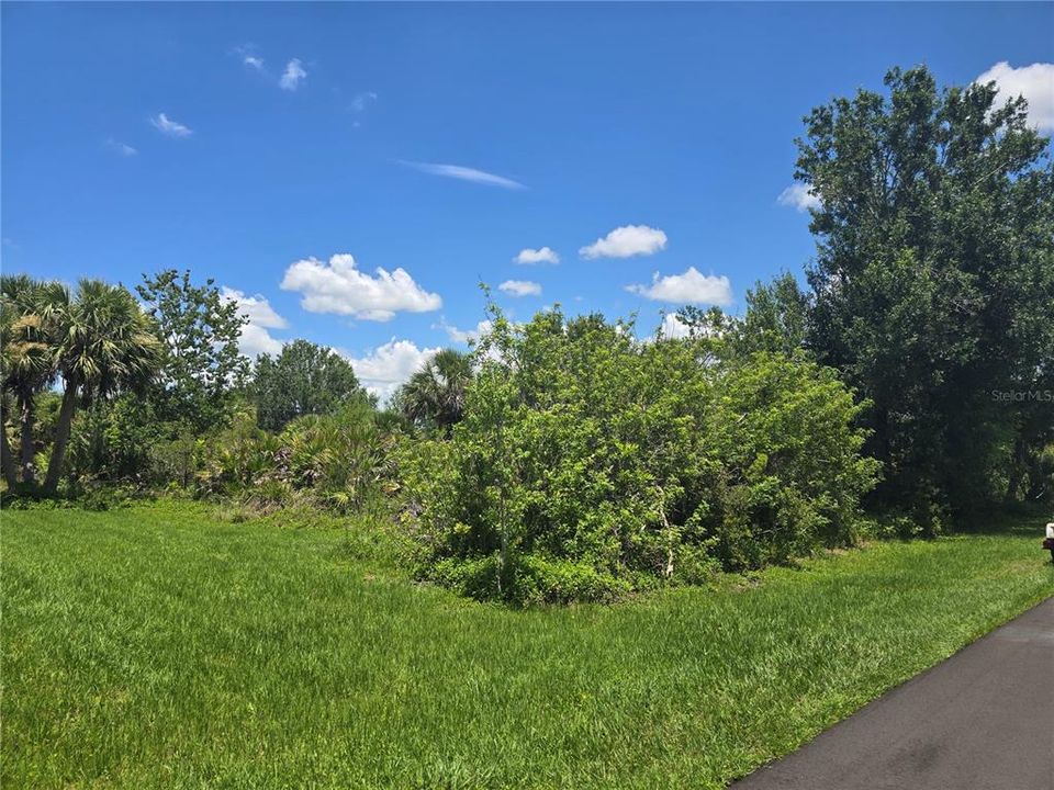 Activo con contrato: $19,900 (0.23 acres)