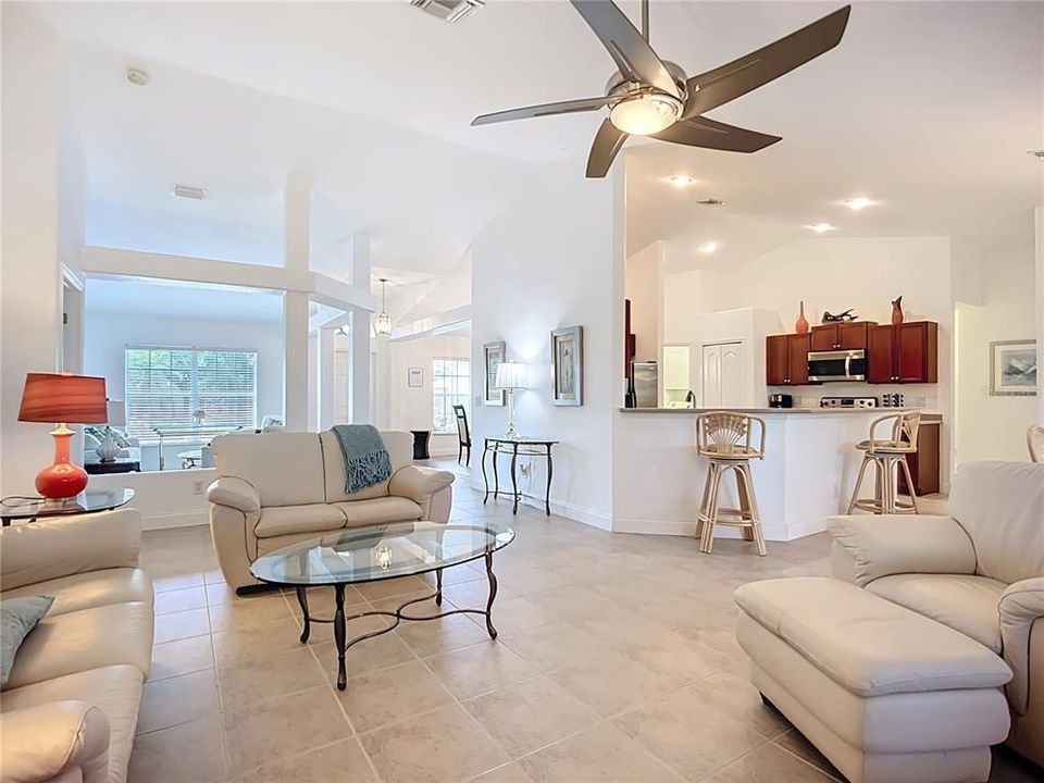 For Rent: $2,250 (3 beds, 2 baths, 2006 Square Feet)