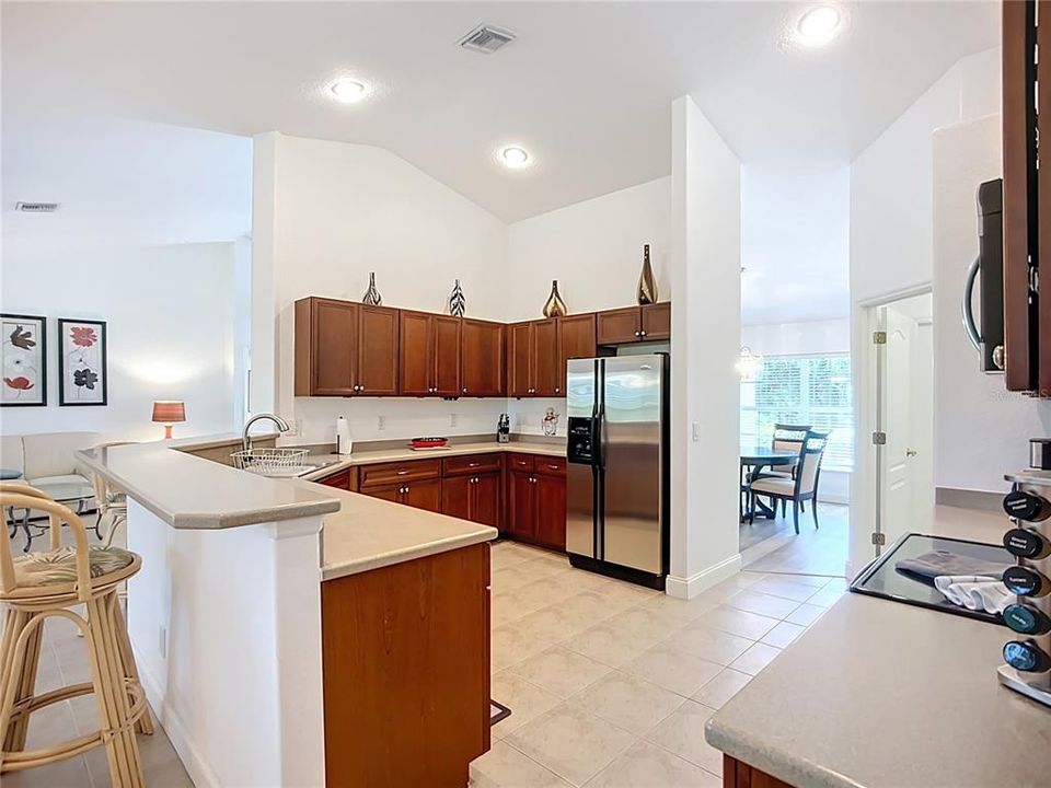 For Rent: $2,250 (3 beds, 2 baths, 2006 Square Feet)