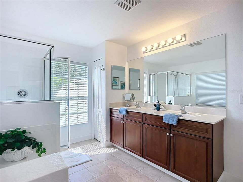 For Rent: $2,250 (3 beds, 2 baths, 2006 Square Feet)