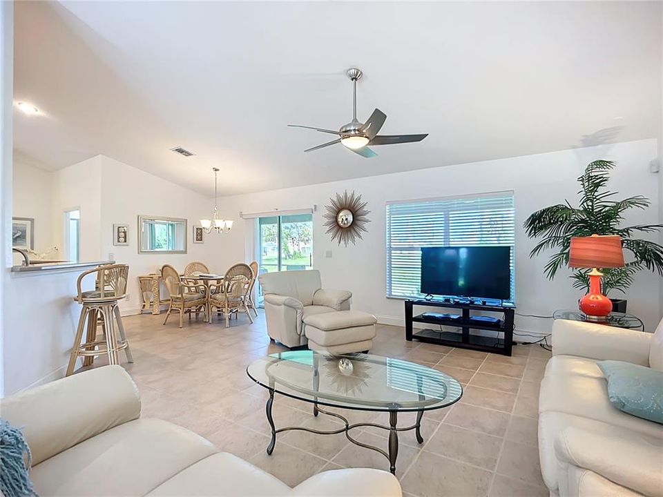 For Rent: $2,250 (3 beds, 2 baths, 2006 Square Feet)