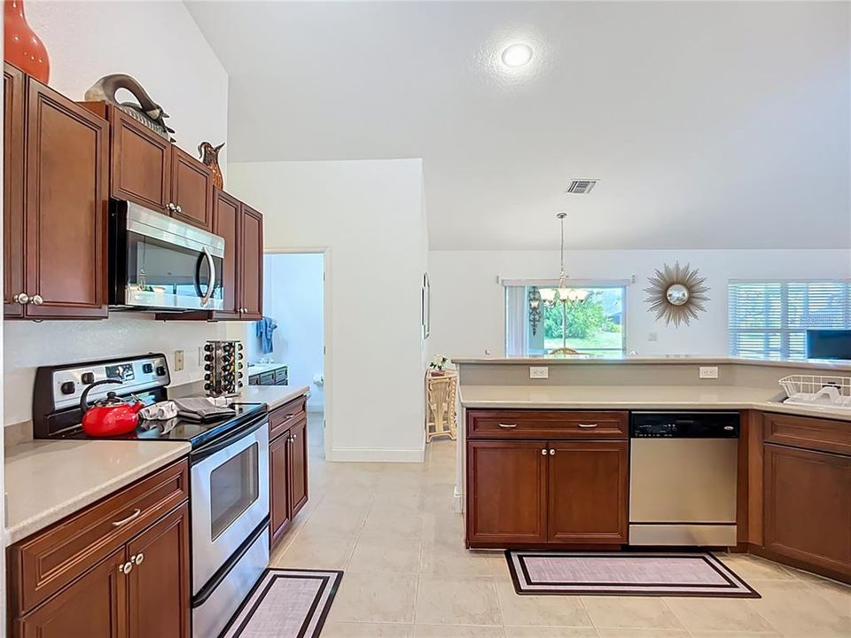 For Rent: $2,250 (3 beds, 2 baths, 2006 Square Feet)