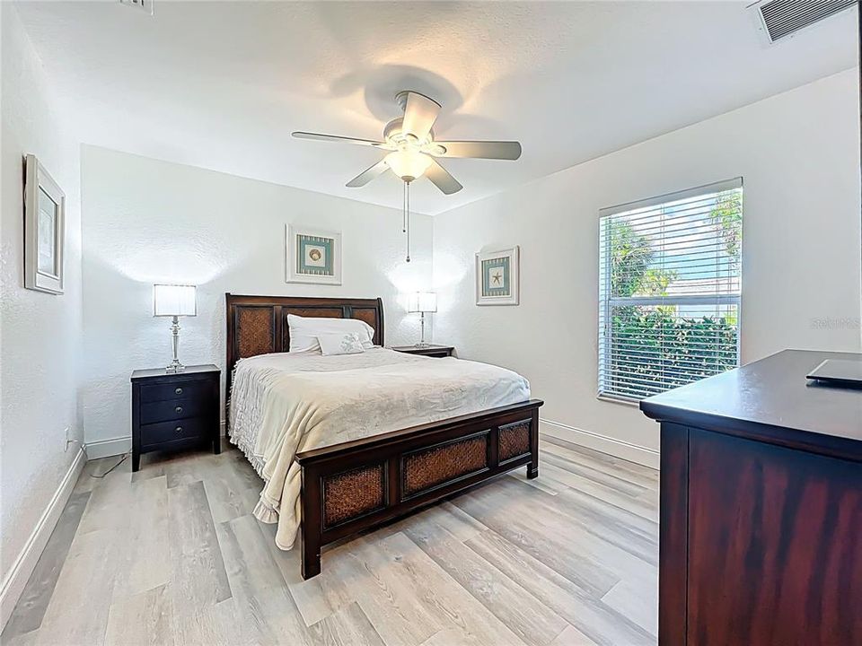 For Rent: $2,250 (3 beds, 2 baths, 2006 Square Feet)