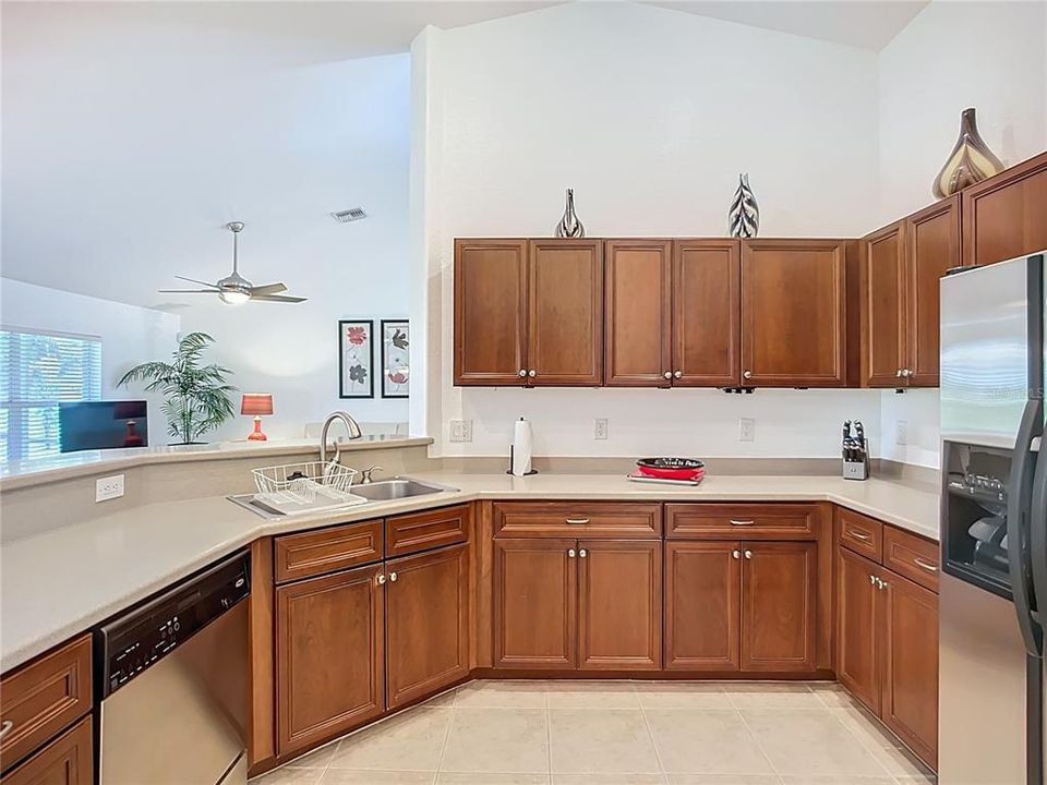 For Rent: $2,250 (3 beds, 2 baths, 2006 Square Feet)