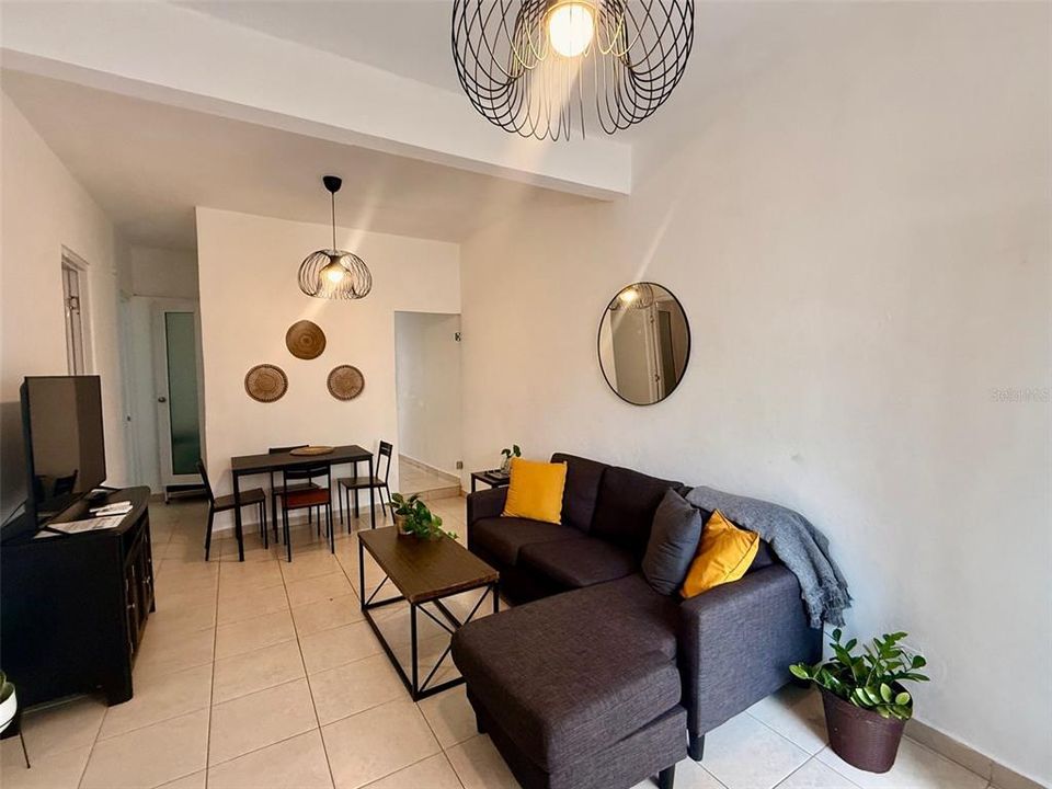 В аренду: $1,300 (3 спален, 1 ванн, 700 Квадратных фут)