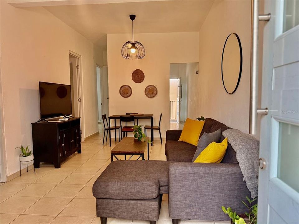 В аренду: $1,300 (3 спален, 1 ванн, 700 Квадратных фут)