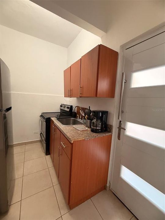 В аренду: $1,300 (3 спален, 1 ванн, 700 Квадратных фут)