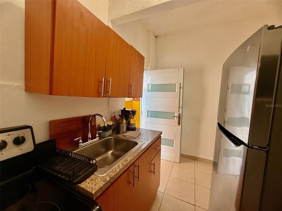 В аренду: $1,300 (3 спален, 1 ванн, 700 Квадратных фут)