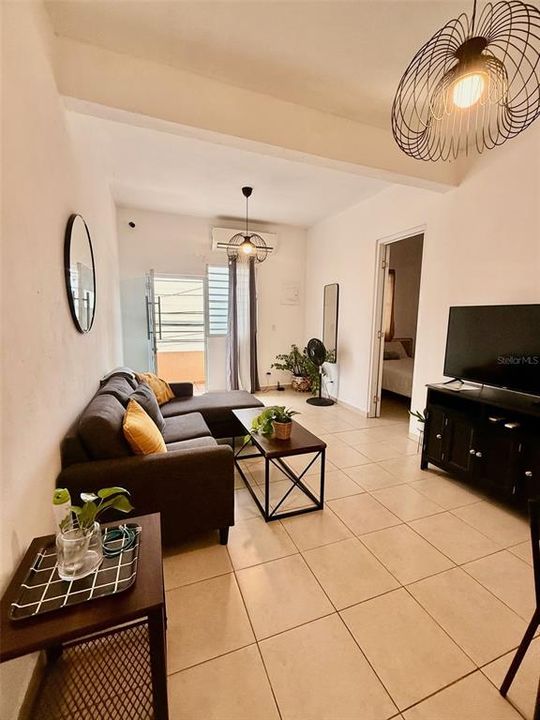 В аренду: $1,300 (3 спален, 1 ванн, 700 Квадратных фут)