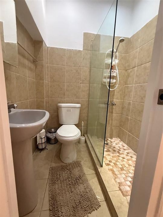 В аренду: $1,300 (3 спален, 1 ванн, 700 Квадратных фут)