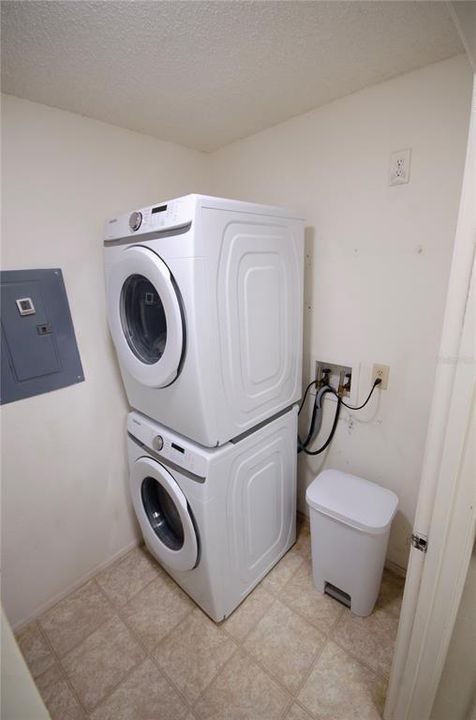 Под контрактом: $148,500 (2 спален, 2 ванн, 950 Квадратных фут)