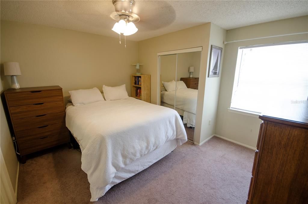 Под контрактом: $148,500 (2 спален, 2 ванн, 950 Квадратных фут)